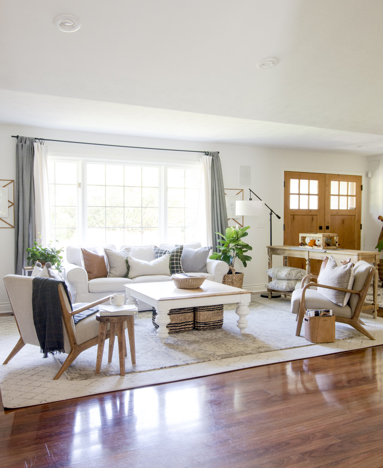 Rustic Modern Living Room
 Fall Inspired Modern Rustic Decor