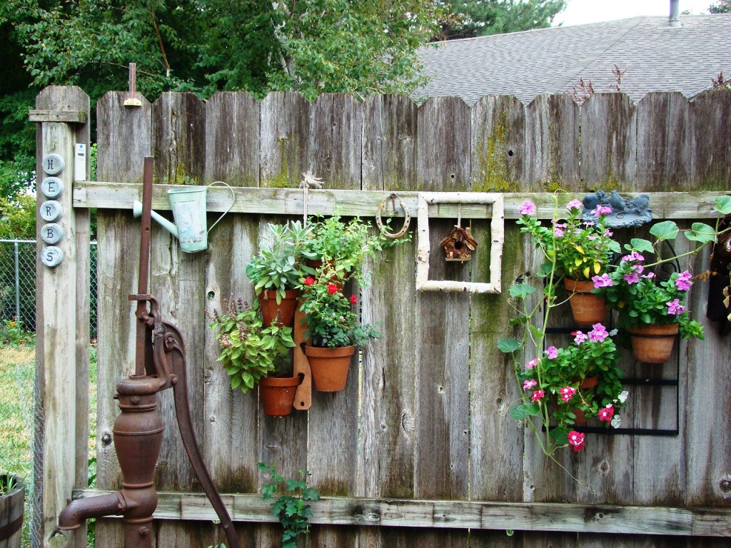 Rustic Outdoor Landscape
 Rustic Garden Decor Ideas