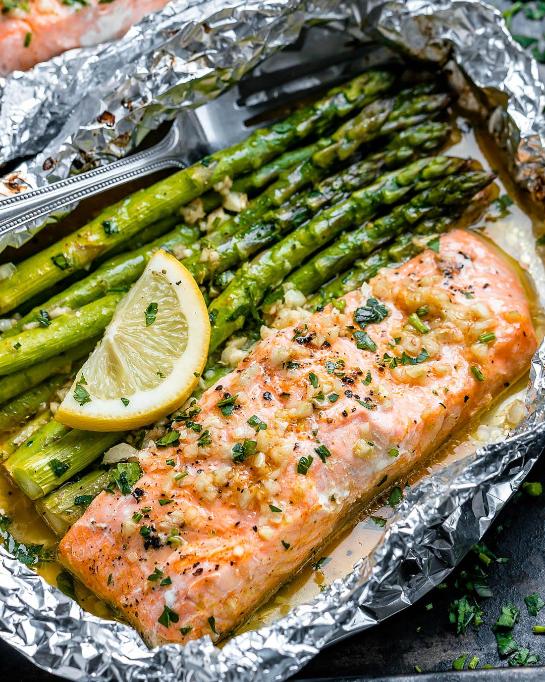 Salmon And Asparagus In Foil
 Salmon and Asparagus Foil Packs with Garlic Butter Sauce