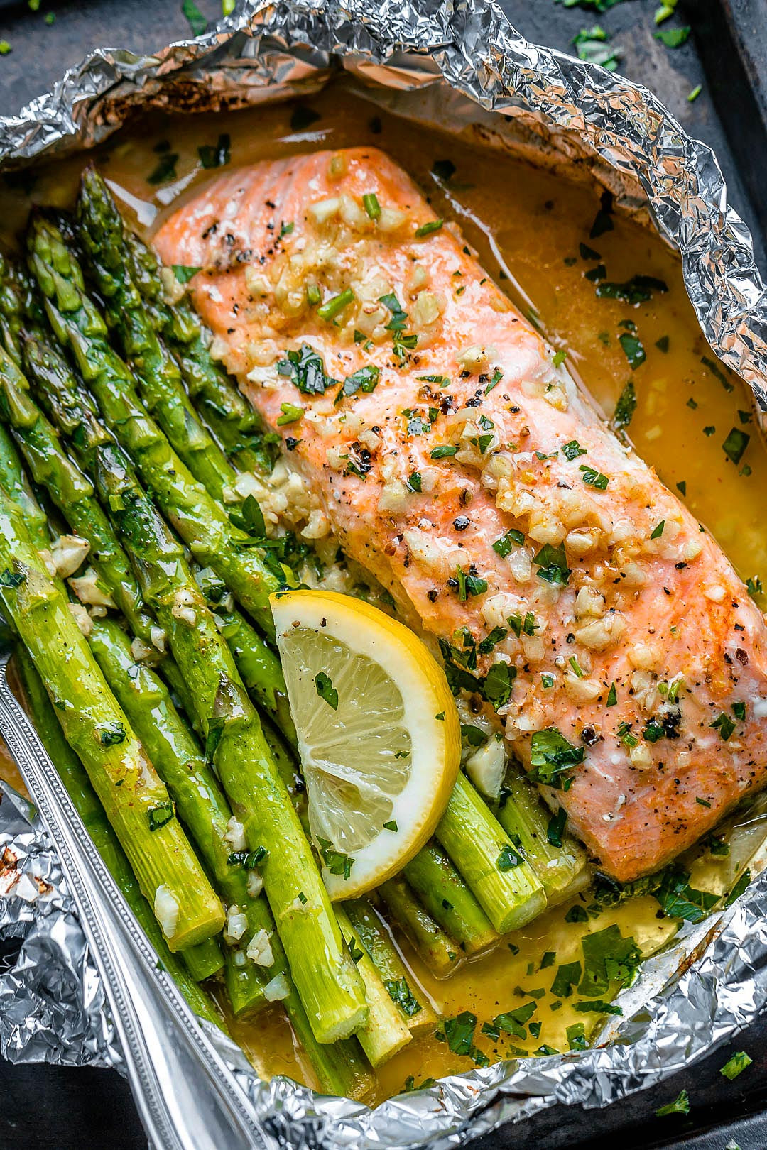 Salmon And Asparagus In Foil
 Salmon and Asparagus Foil Packs with Garlic Butter Sauce