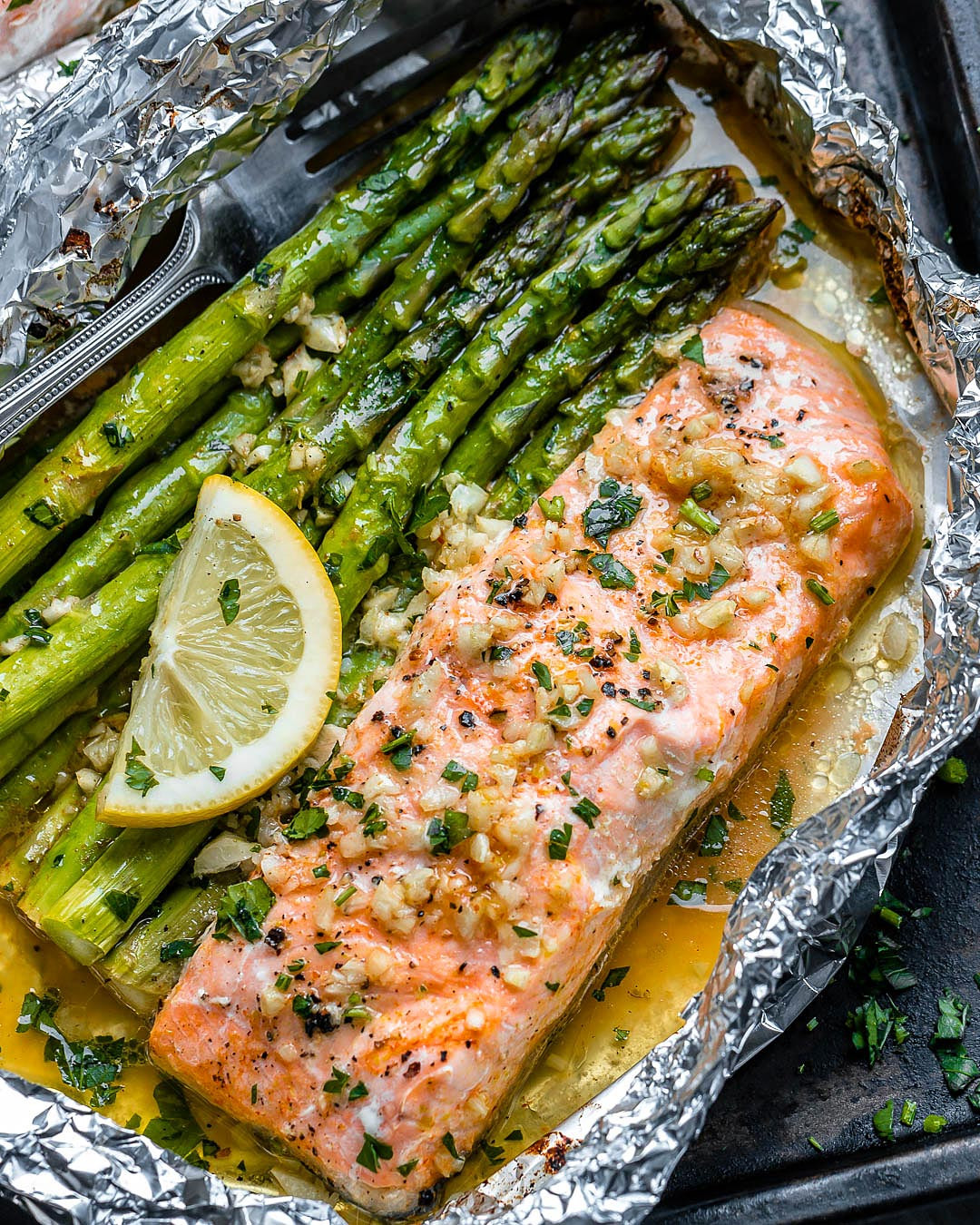 Salmon And Asparagus In Foil
 Salmon and Asparagus Foil Packs with Garlic Butter Sauce