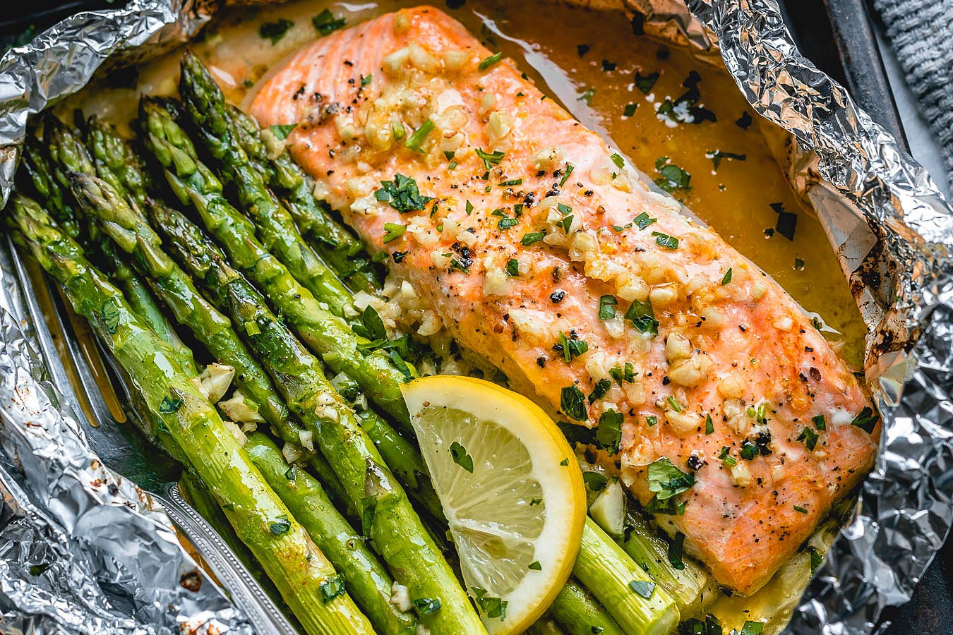 Salmon And Asparagus In Foil
 Salmon and Asparagus Foil Packs with Garlic Butter Sauce