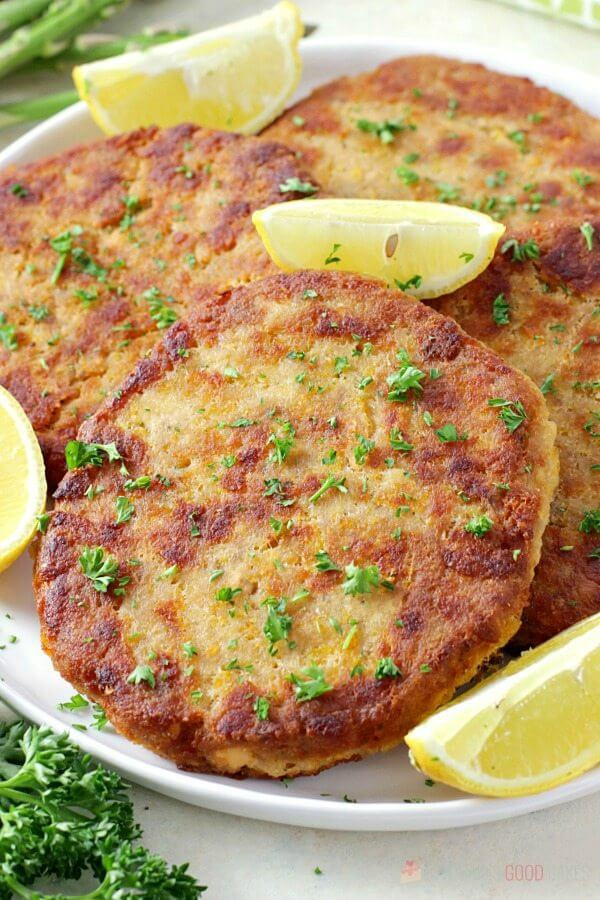 Salmon Patties With Saltines
 Salmon Patties