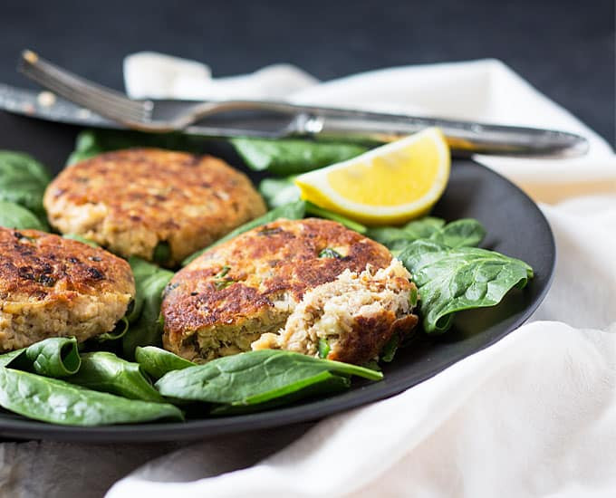 Salmon Patties With Saltines
 Salmon Patties