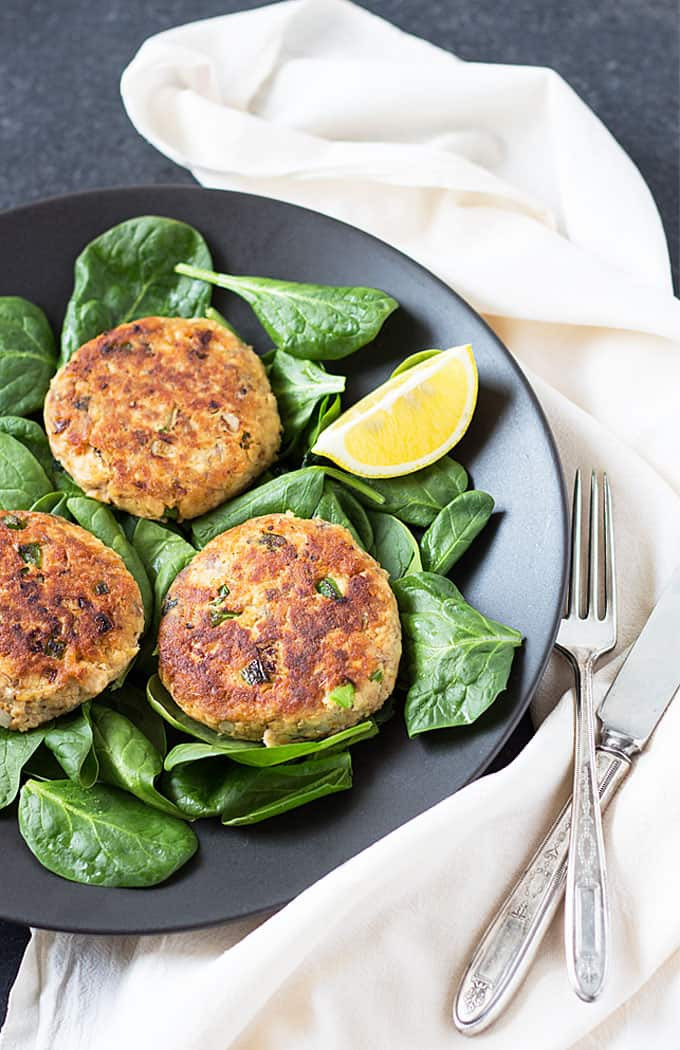 Salmon Patties With Saltines
 Salmon Patties