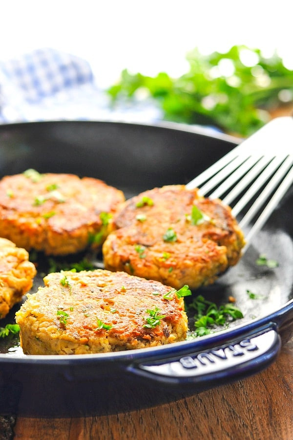 Salmon Patties With Saltines
 Easy Salmon Patties Recipe The Seasoned Mom