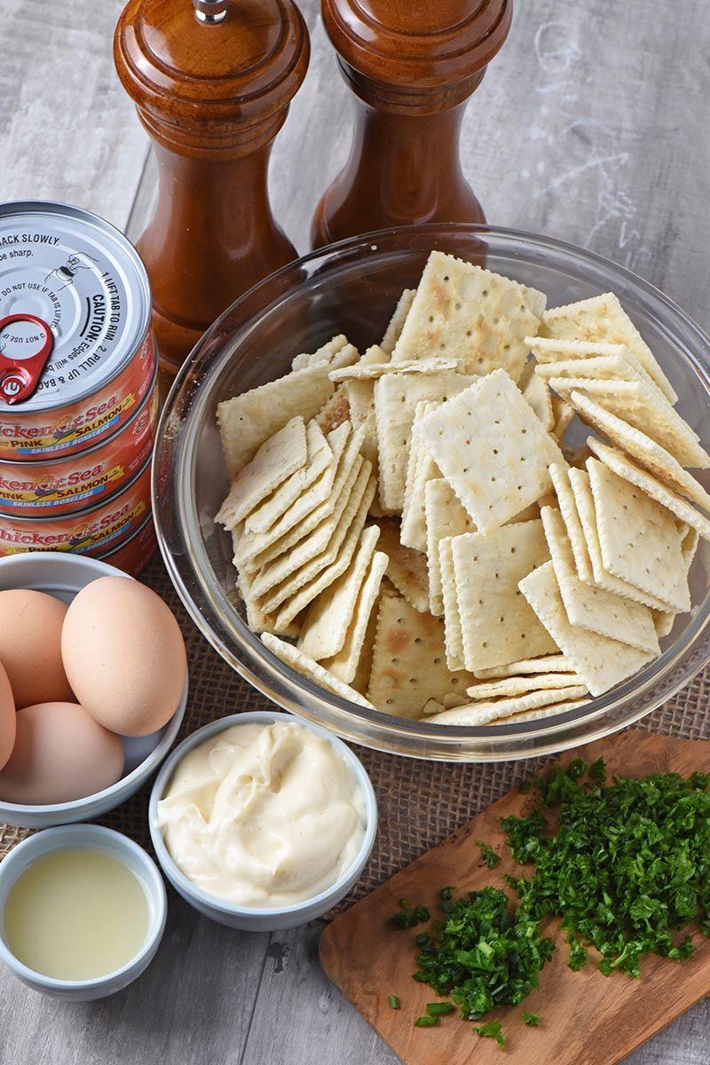 Salmon Patties With Saltines
 Gather to her the ingre nts for simple and easy salmon