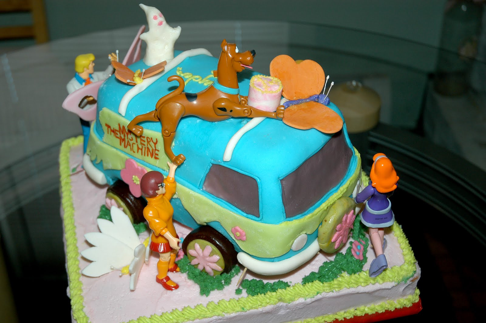 Scooby Doo Birthday Cakes
 Creative Cakes Scooby Doo Happy Birthday to you