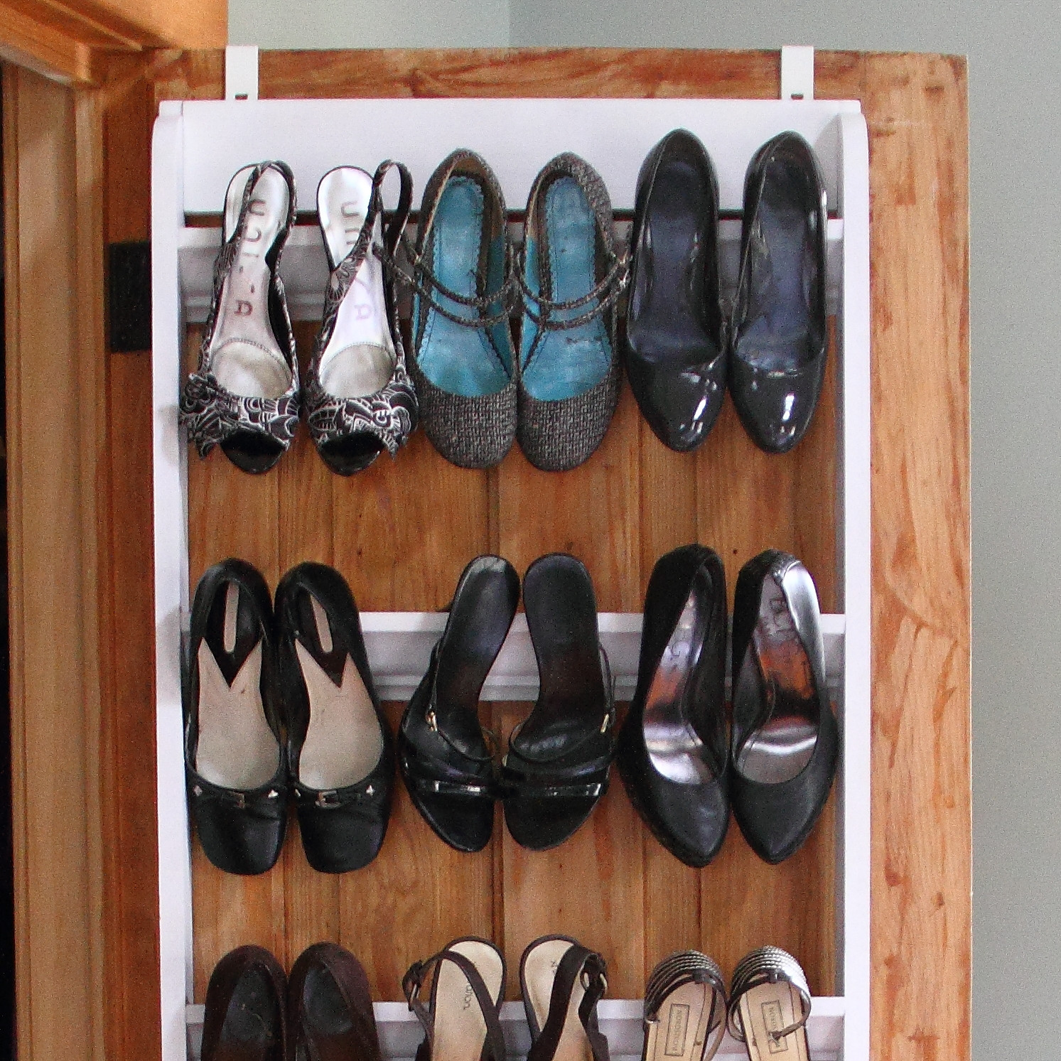 Shoe Organizer DIY
 DIY Crown Molding Shoe Organizer for Heels