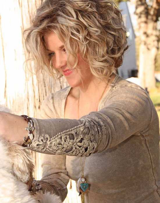 Short Layered Curly Hairstyles
 Fabulous Short Layered Haircuts for 2019