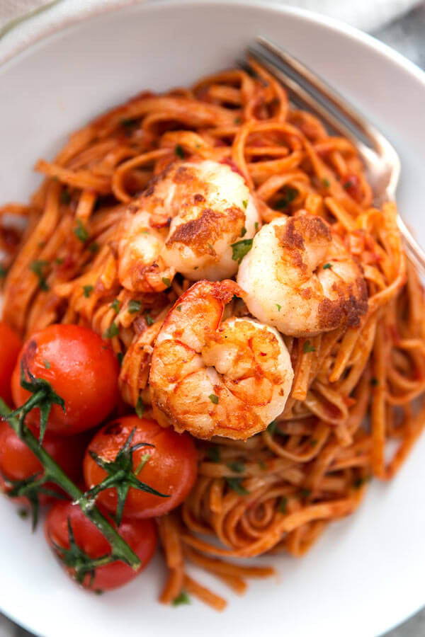 Shrimp And Tomato Pasta
 Garlic Butter Shrimp Pasta with Tomato Sauce