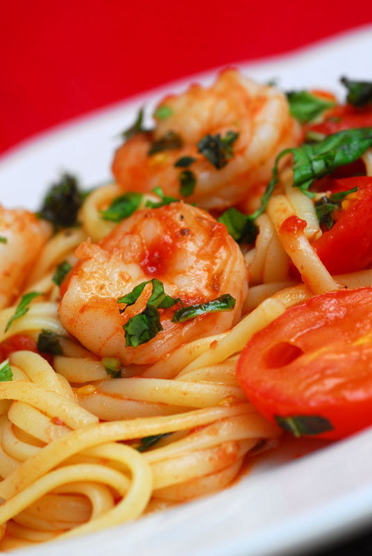 Shrimp And Tomato Pasta
 Sugar & Spice by Celeste Shrimp Tomato and Basil Pasta