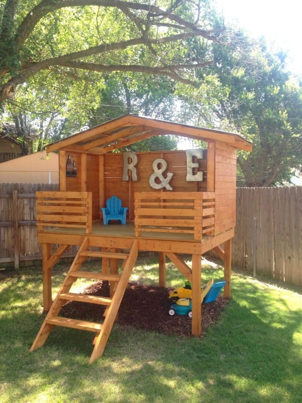 Simple Backyard Fort Plans
 Dad Lays Out 4 Wooden Boards To Create An Incredible Fort