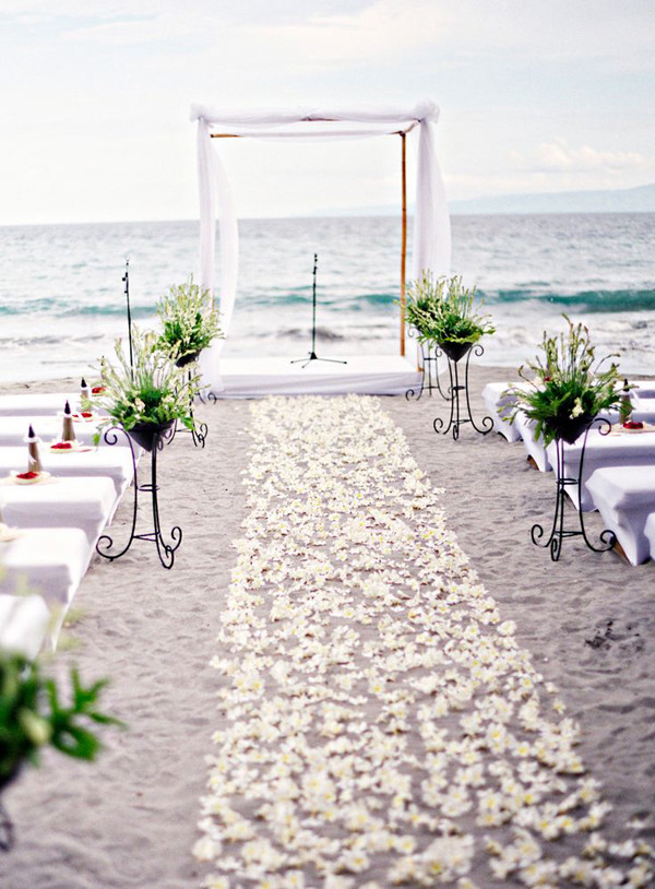 Simple Beach Wedding Ideas
 15 Romantic And Simple Beach Wedding Ideas