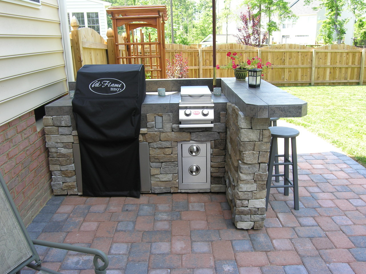 Simple Outdoor Kitchen Ideas
 Simple and Beautiful Custom Outdoor Kitchen