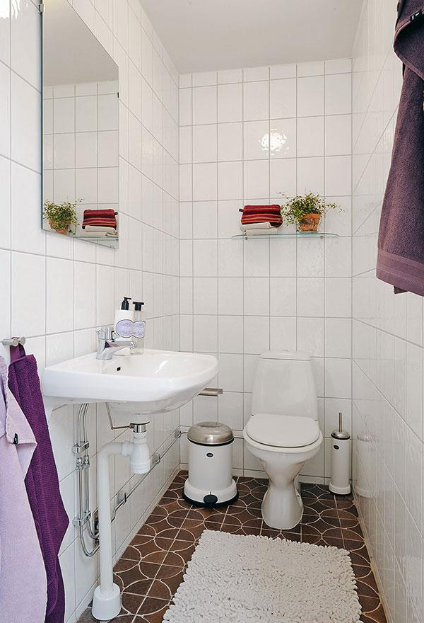 Small Apartment Bathroom Decor
 17 Delightful Small Bathroom Design Ideas