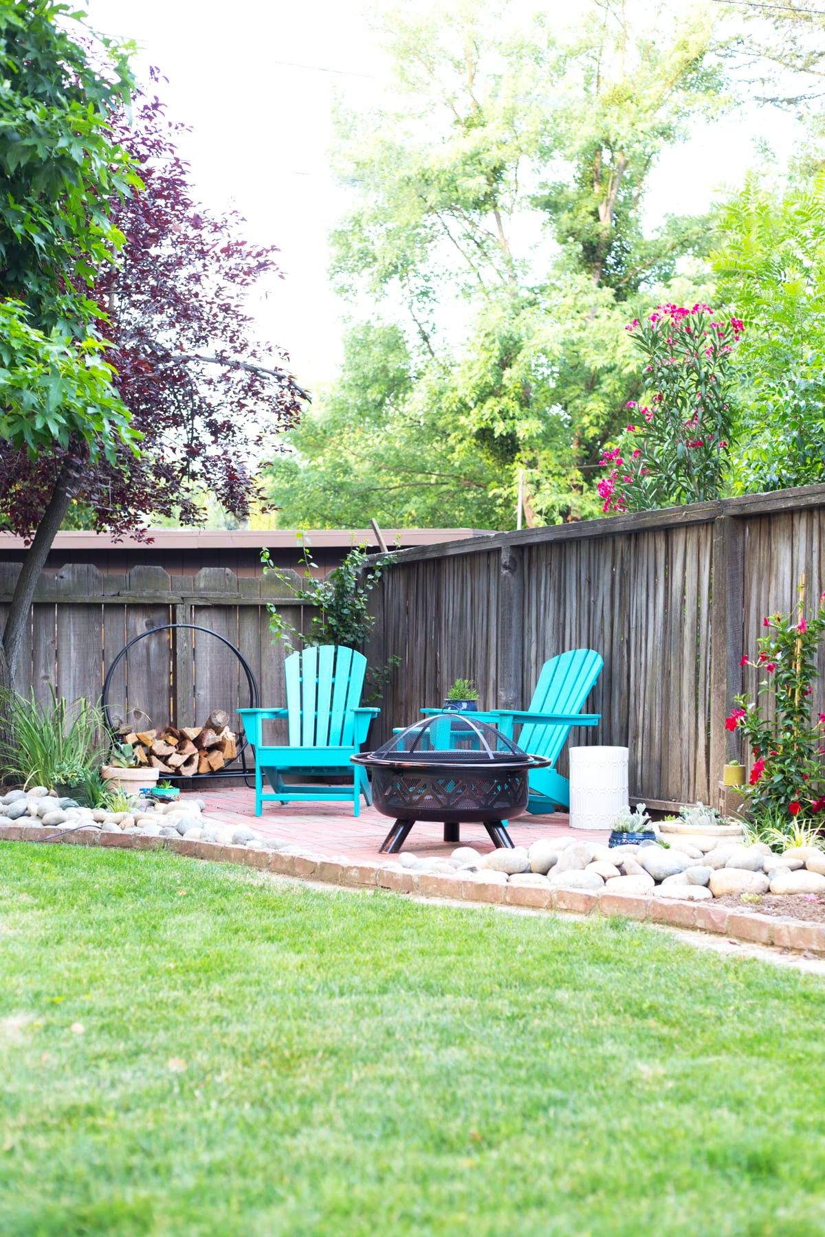 Small Backyard Patio Design
 DIY Backyard Patio