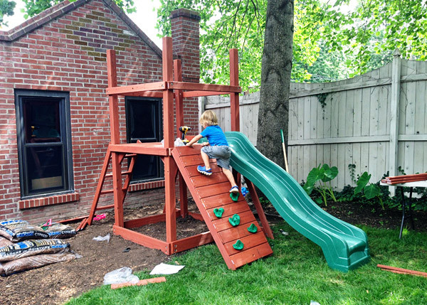 Small Backyard Playground Sets
 Sweet Small Yard Swing Set Solution