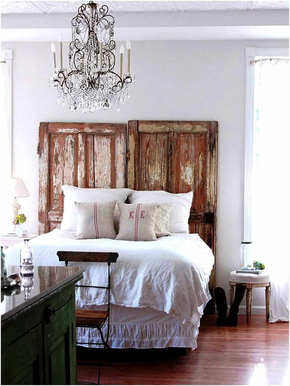 Small Chandelier For Bedroom
 15 Bedroom Chandeliers That Bring Bouts of Romance & Style