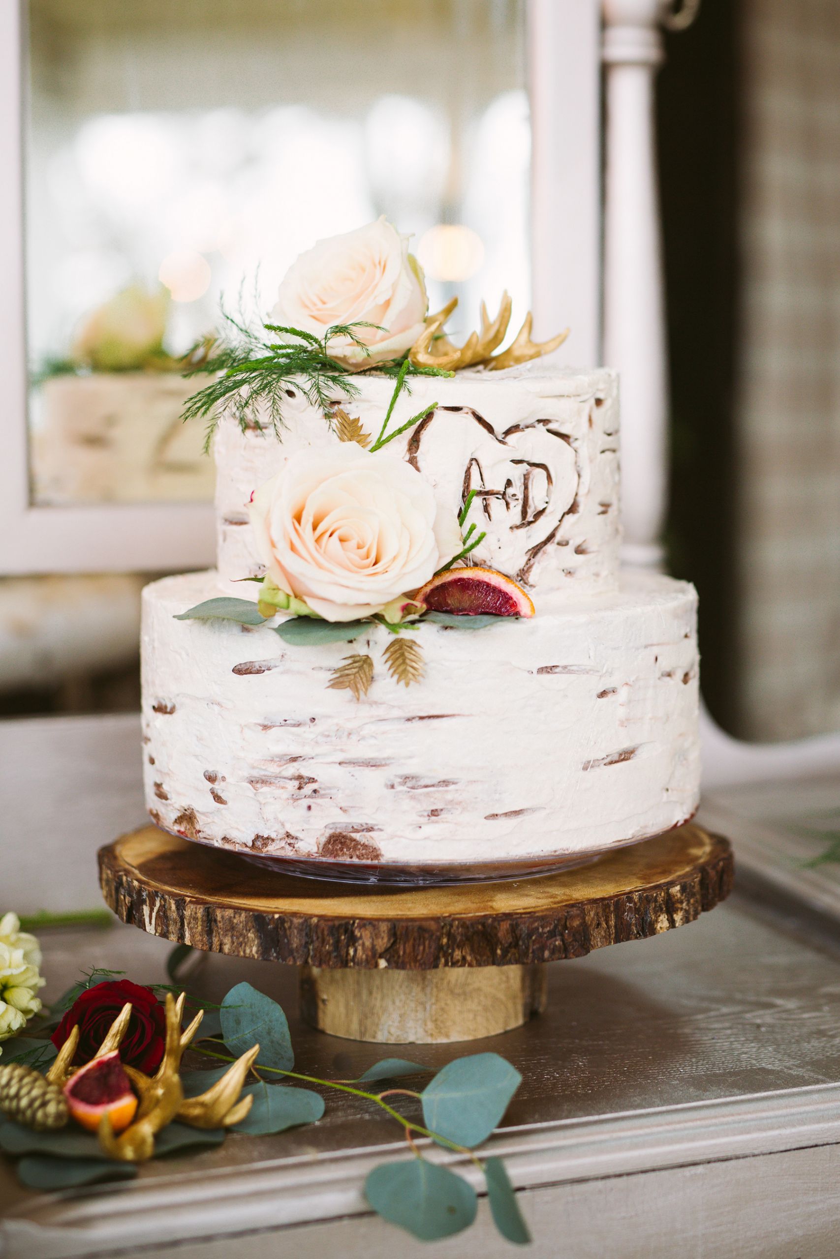 Small Fall Wedding Cakes
 Birch Tree Wedding Cakes Are the Latest Fall Trend