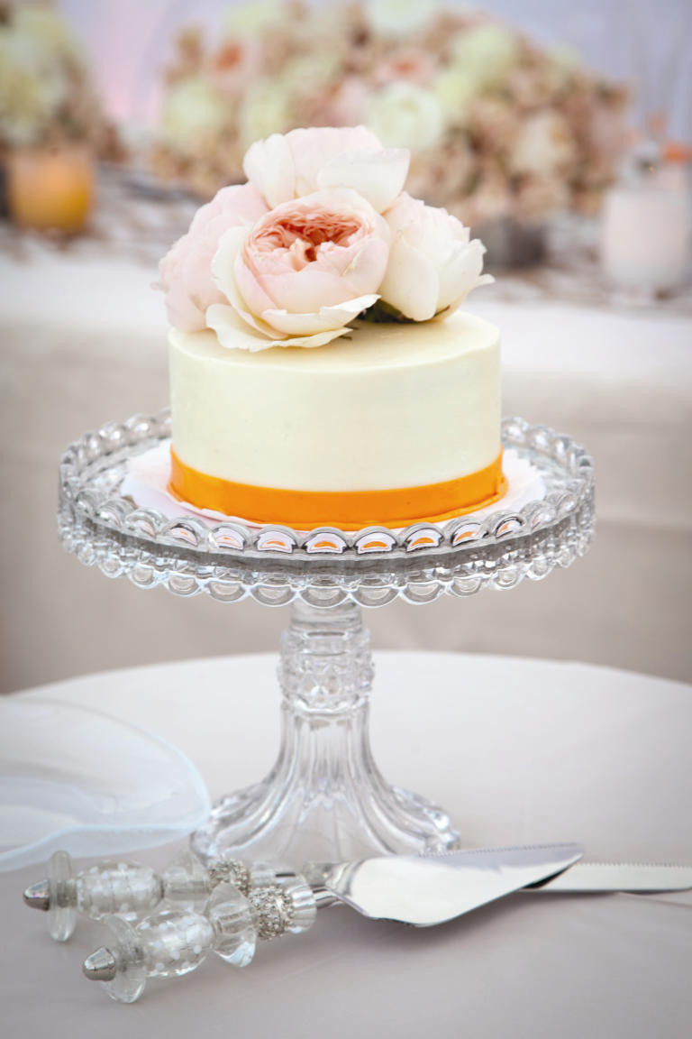 Small Fall Wedding Cakes
 10 Wedding Cakes That Almost Look Too Pretty To Eat