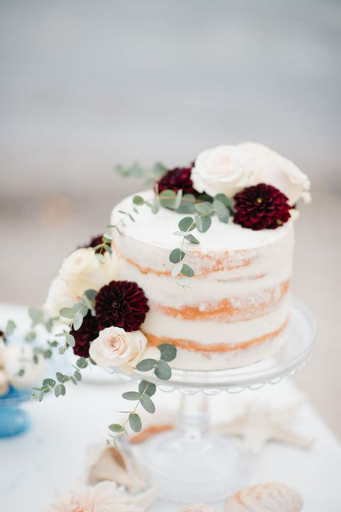 Small Fall Wedding Cakes
 22 Fall Wedding Cakes Wedding Cake Ideas for Fall