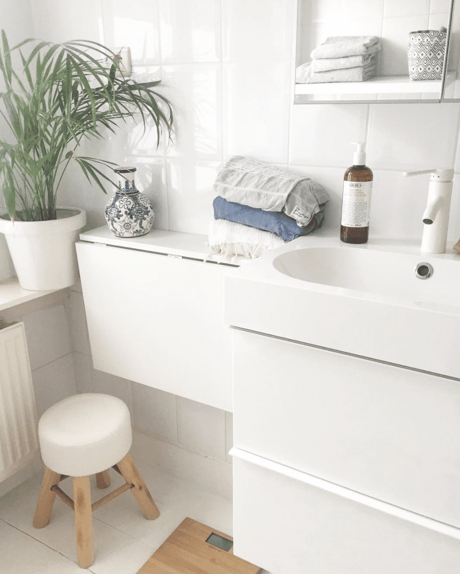 Small White Bathroom Shelf
 17 Small Bathroom Shelf Ideas