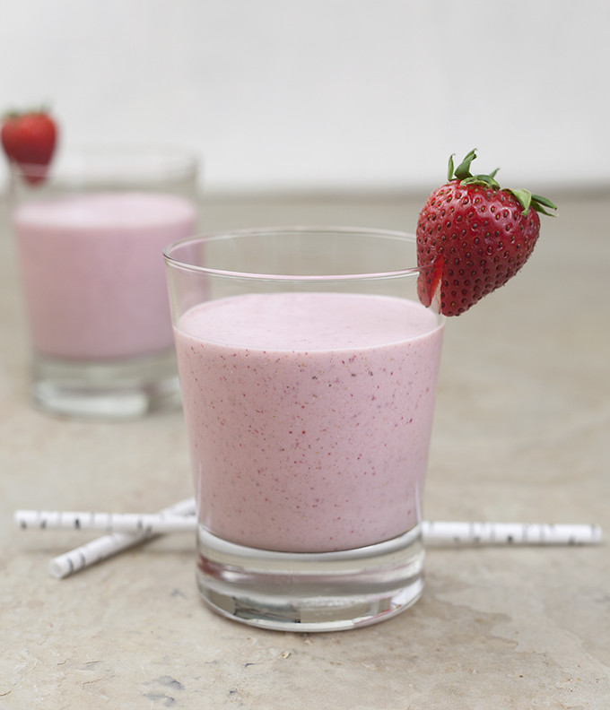 Smoothie With Oats
 Creamy strawberry banana smoothie with rolled oats Savvy