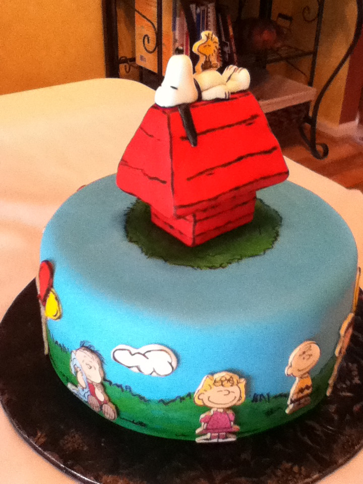 Snoopy Birthday Cake
 Bellissimo Specialty Cakes "Peanuts Charlie Brown