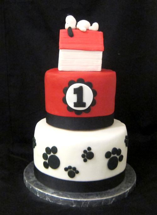 Snoopy Birthday Cake
 Fondant Snoopy Doghouse Tutorial