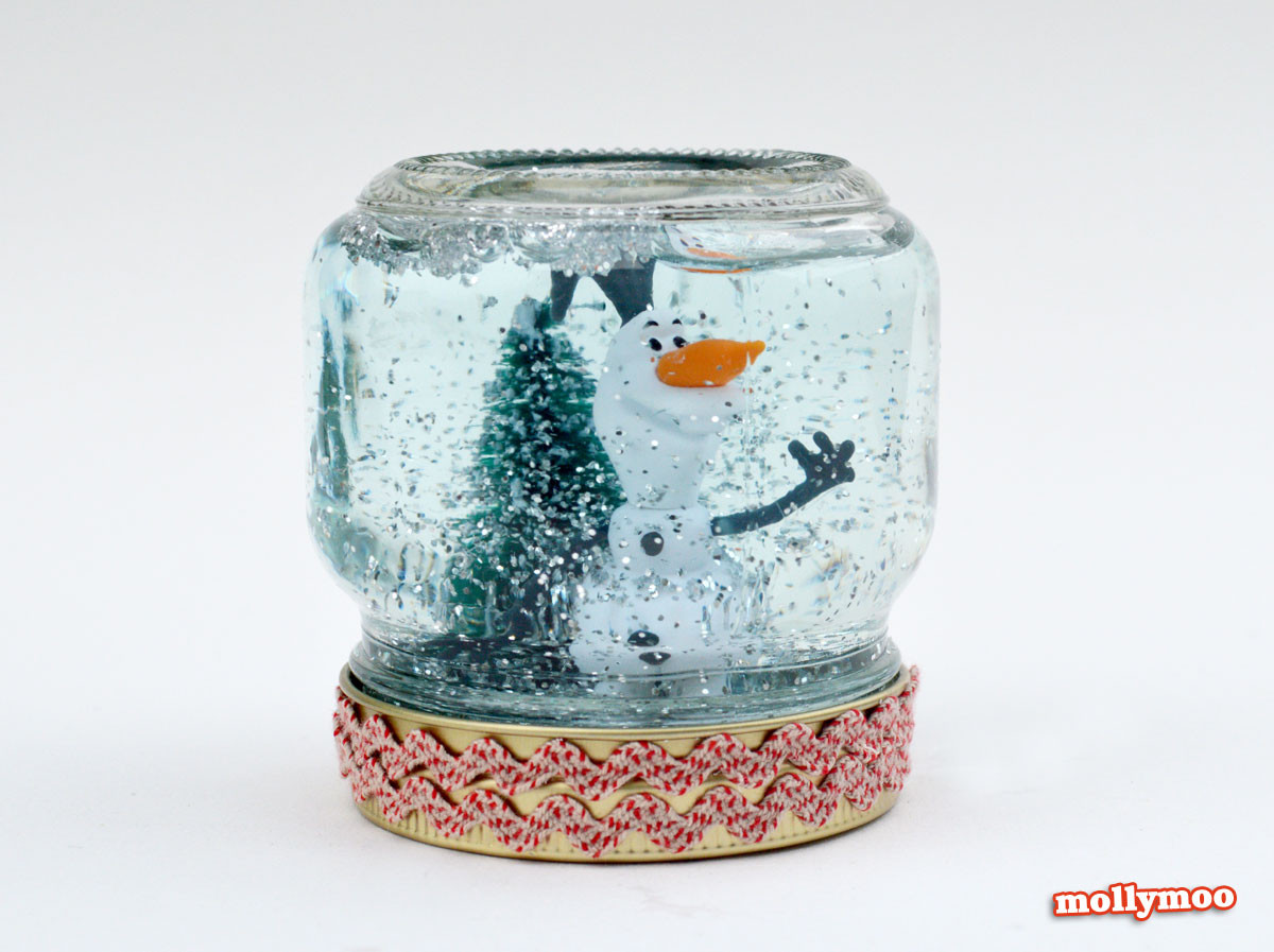 Snow Globes Crafts For Kids
 MollyMooCrafts Christmas Crafts How To Make A Snow Globe