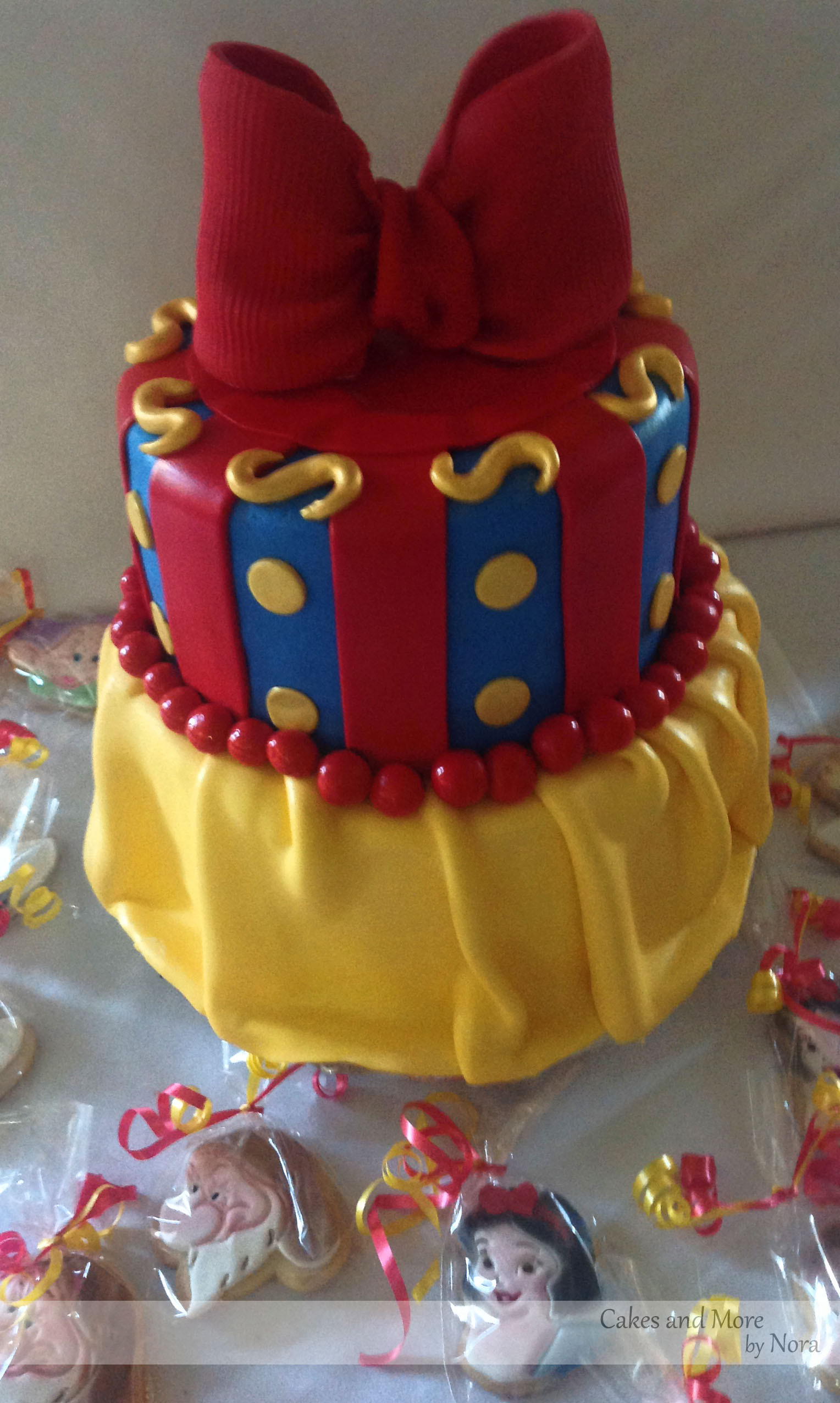 Snow White Birthday Cake
 A Snow White 1st Birthday – Cakes and More by Nora