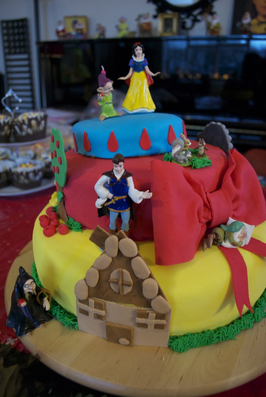Snow White Birthday Cake
 Snow White Birthday Cake CakeCentral