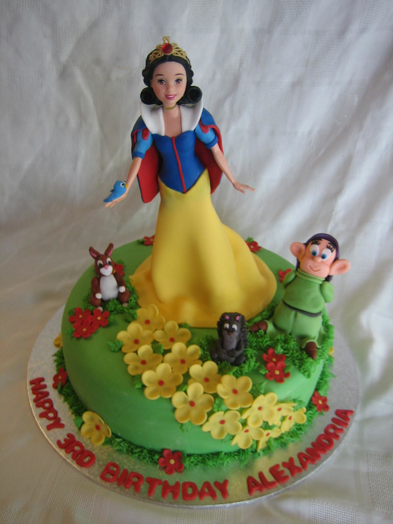 Snow White Birthday Cake
 Snow White Birthday Cake a photo on Flickriver
