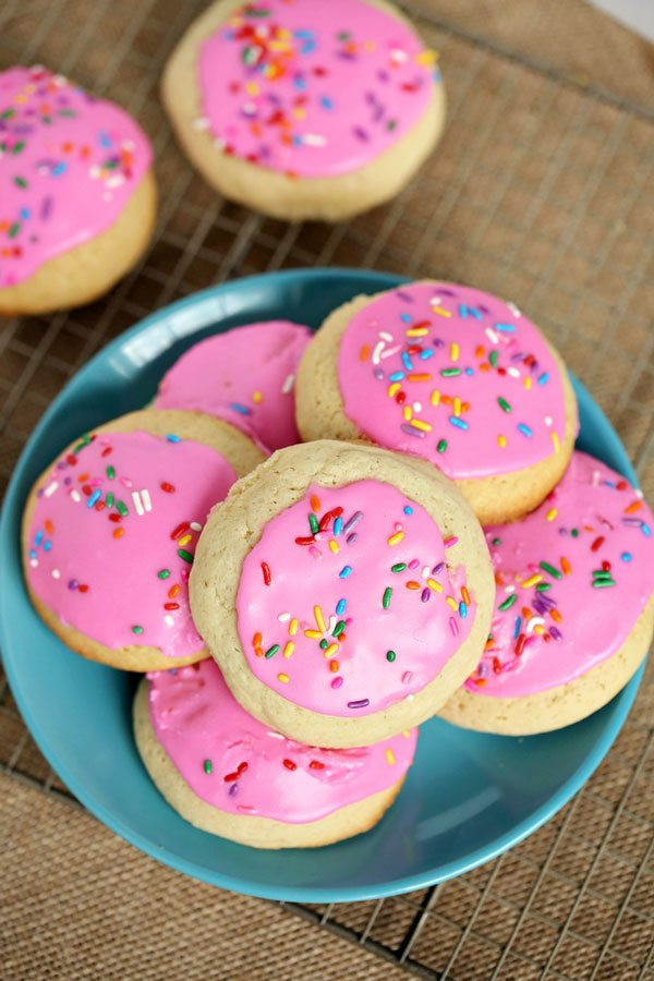 Soft Sugar Cookies With Frosting
 Soft Frosted Sugar Cookies Better than Lofthouse