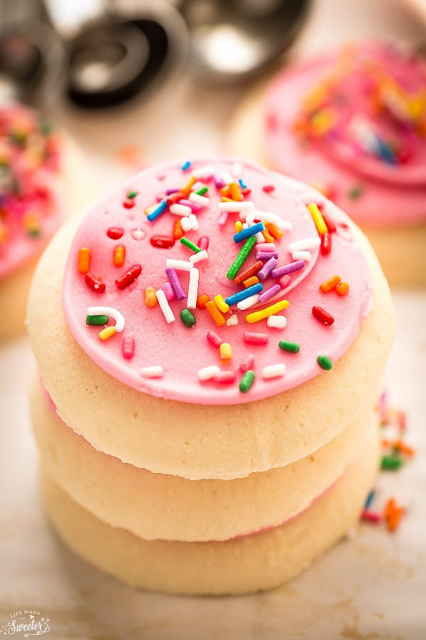 Soft Sugar Cookies With Frosting
 Soft Lofthouse Style Frosted Sugar Cookies with Sour Cream