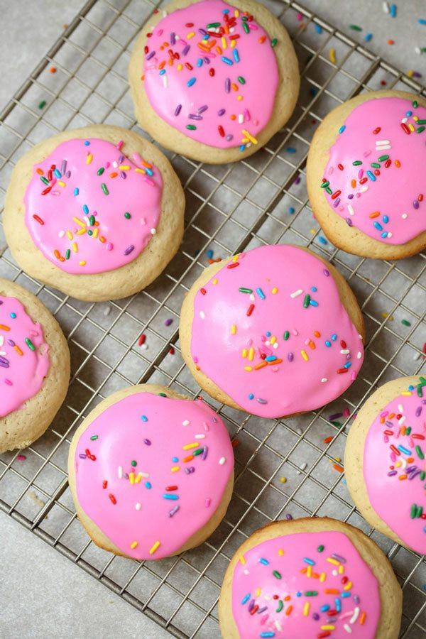 Soft Sugar Cookies With Frosting
 Soft Frosted Sugar Cookies Better than Lofthouse