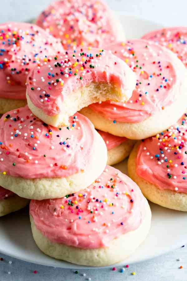 Soft Sugar Cookies With Frosting
 Soft Sugar Cookies with Buttercream Frosting Season of