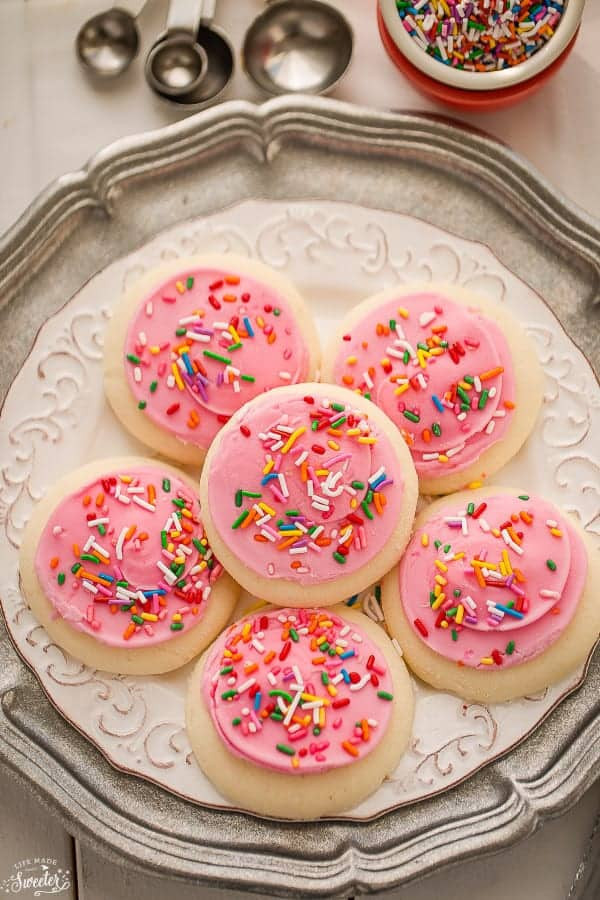 Soft Sugar Cookies With Frosting
 Soft Lofthouse Style Frosted Sugar Cookies with Sour Cream