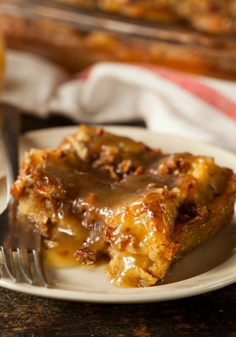 Southern Bread Pudding With Rum Sauce
 Old Fashioned Bread Pudding With Rum Sauce