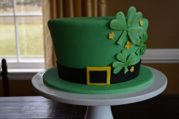 St Patrick Day Cake Ideas
 The Cutest St Patrick s Day Treat Ideas Snarky Sweet