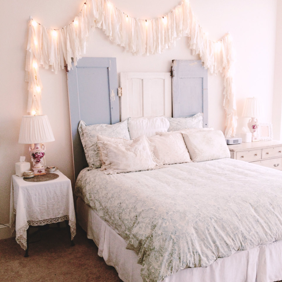 String Lights In Bedroom
 How You Can Use String Lights To Make Your Bedroom Look Dreamy