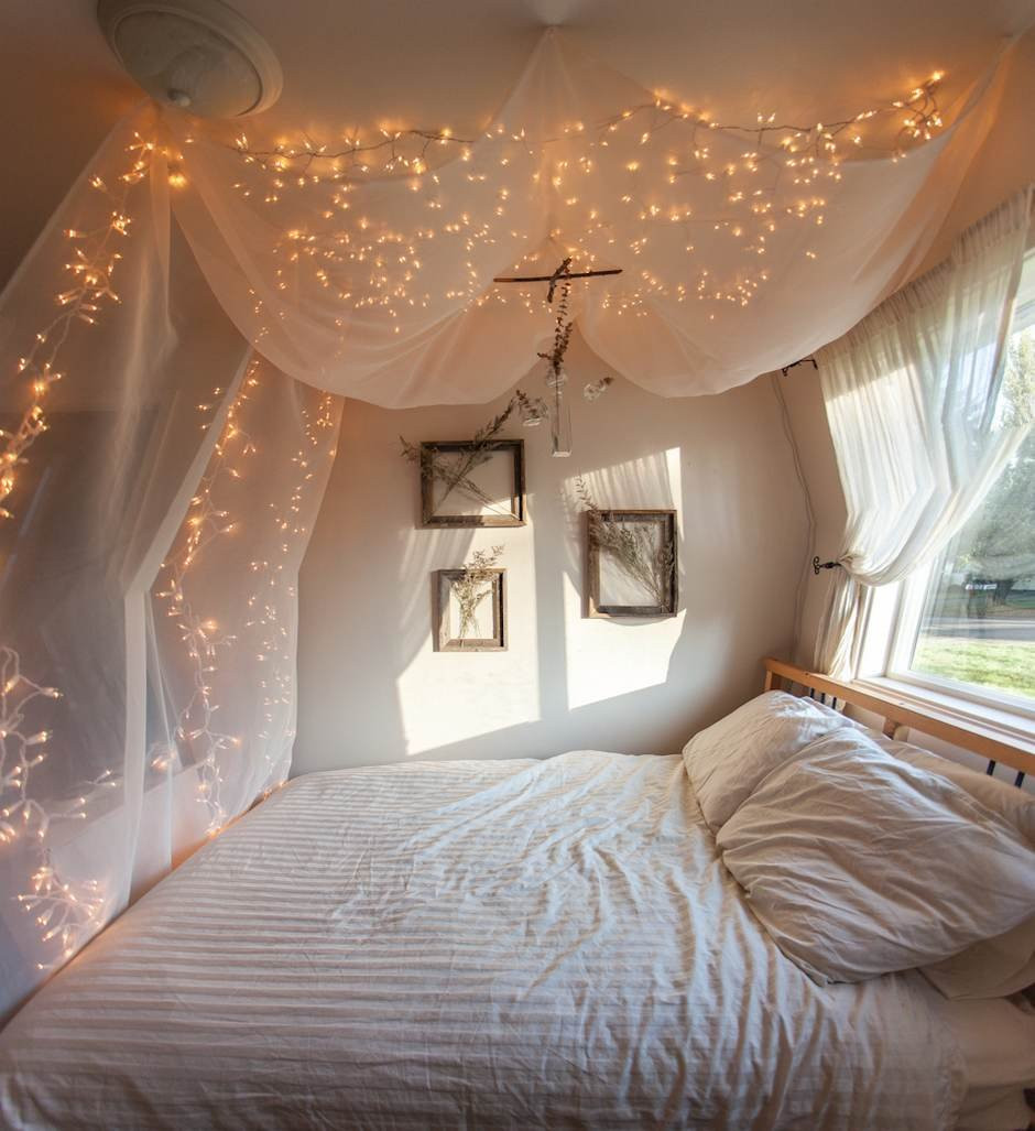 String Lights In Bedroom
 Creative Ways to Decorate Your Bedroom With String Lights