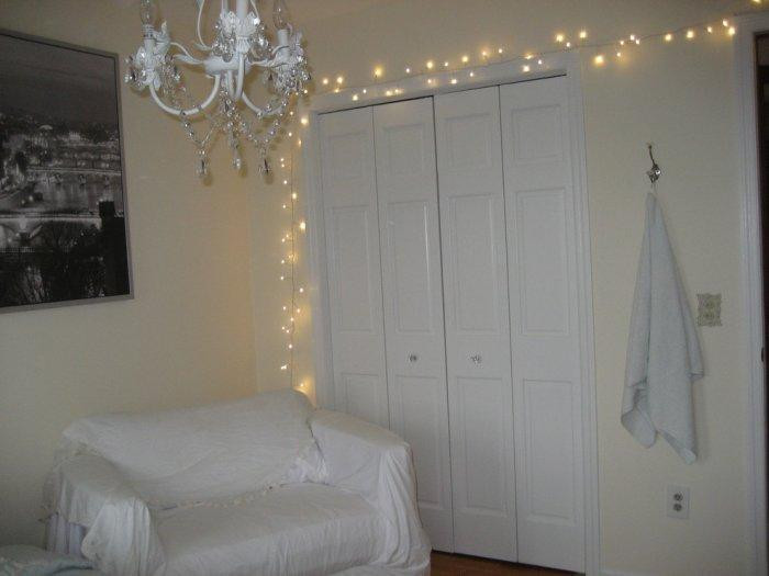 String Lights In Bedroom
 Using String Lights as a Casual Christmas Decoration
