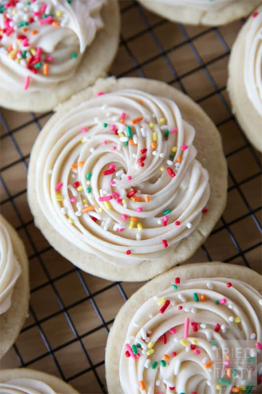 Sugar Cookies Buttercream Frosting
 Sugar Cookies with Buttercream Vanilla Frosting