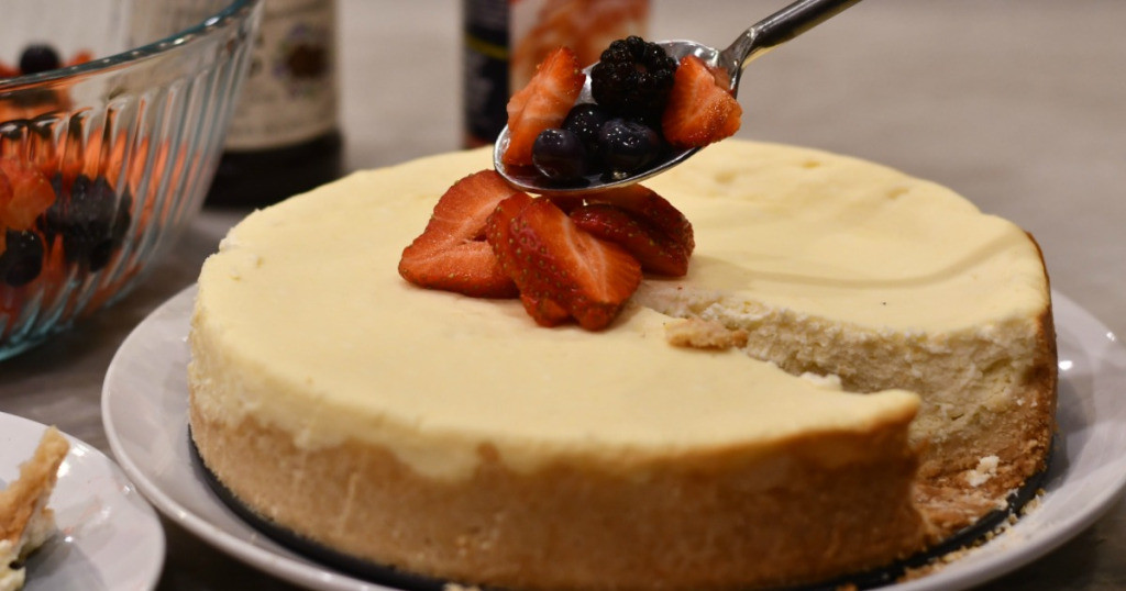 Sugar Free Cheesecake Recipes Easy
 This Easy Keto Sugar Free Cheesecake is a Crowd Pleaser