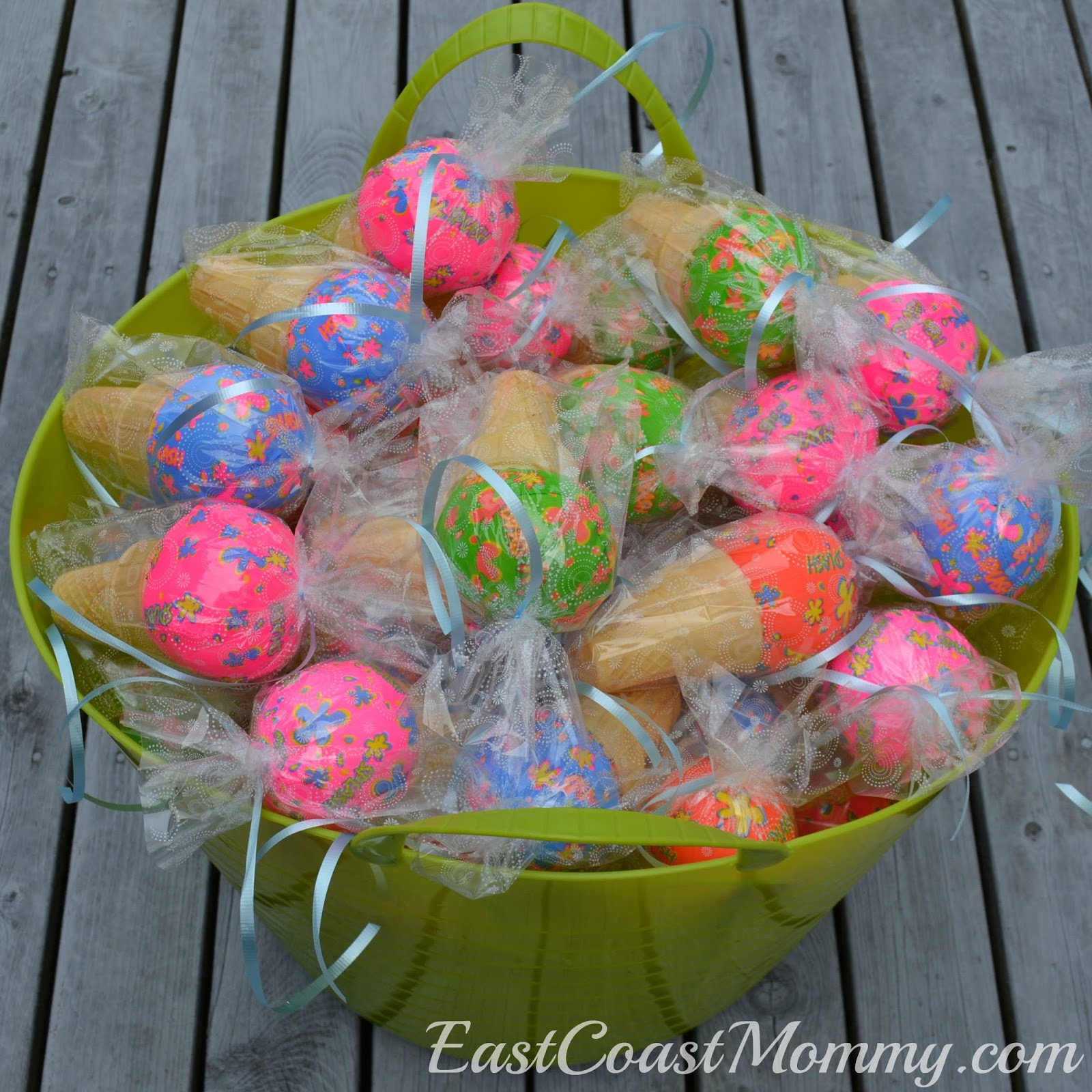 Summer Party Favor Ideas
 East Coast Mommy Pool party PARTY FAVOR ideas with free