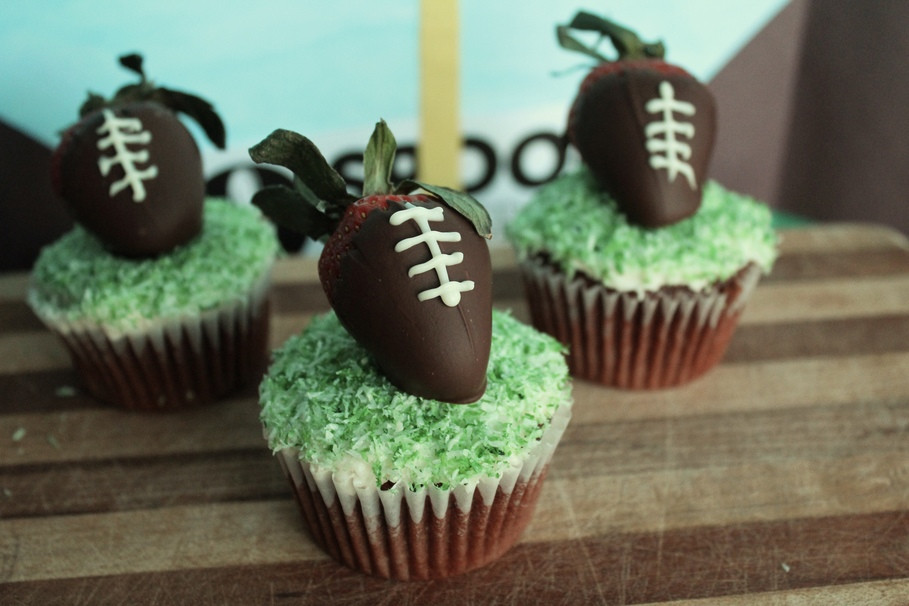 Super Bowl Cupcake Recipes
 This Chocolate Covered Strawberry Cupcakes Recipe Is