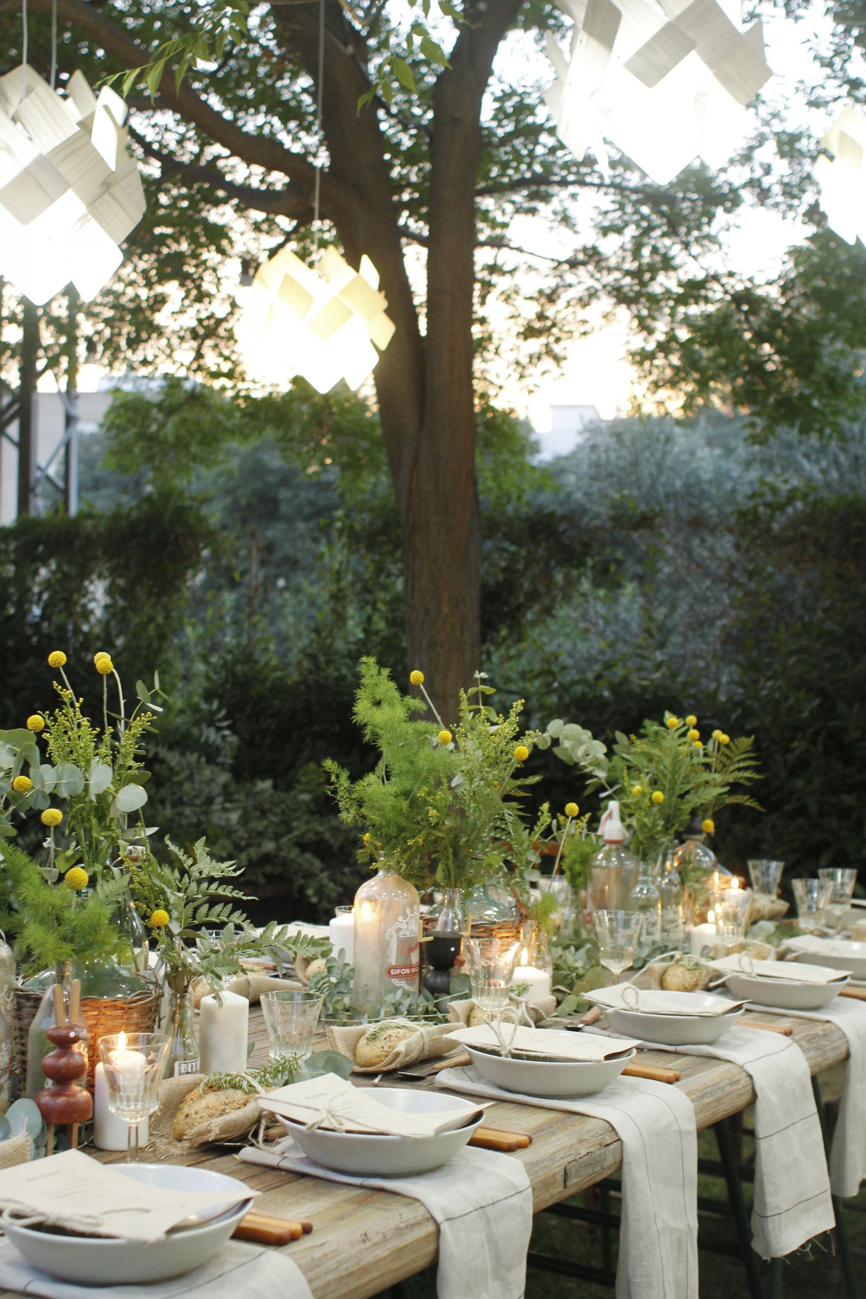 Table Decoration Ideas For Dinner Party
 Gorgeous Garden Party with LZF Lamps