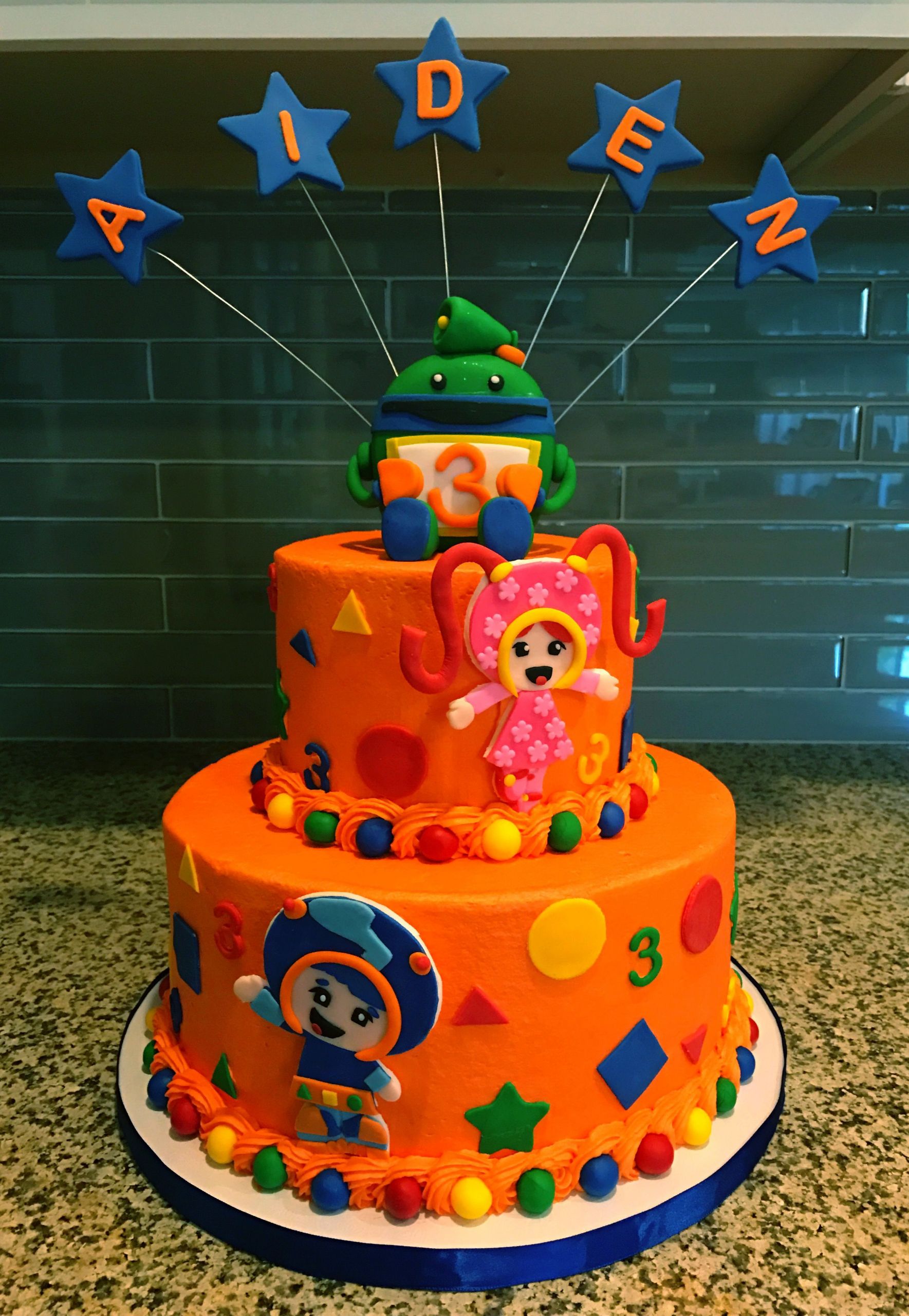 Team Umizoomi Birthday Cake
 Team Umizoomi birthday cake with fondant Milli Geo and Bot